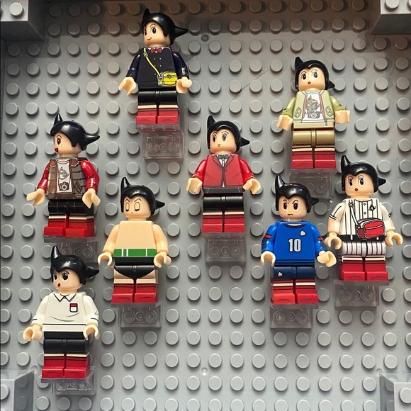 LEGO Display Shelf with Minifigures - Gray and Red - Picture 2 of 16